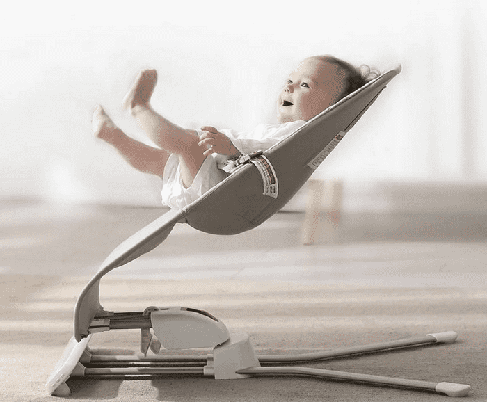 Сидячее положение спинки детского кресла-качалки Xiaomi Ronbei Lobey 